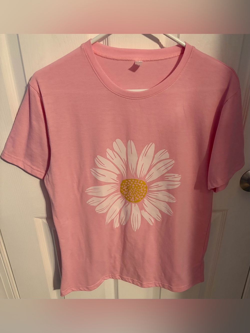 Top Pink Daisy, Women’s Size Medium New